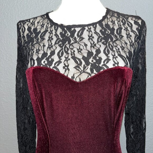 BISOU BISOU Burgundy Stretch Velvet & Black Lace Bustier Corset Style Top EUC- 8 - Picture 2 of 12